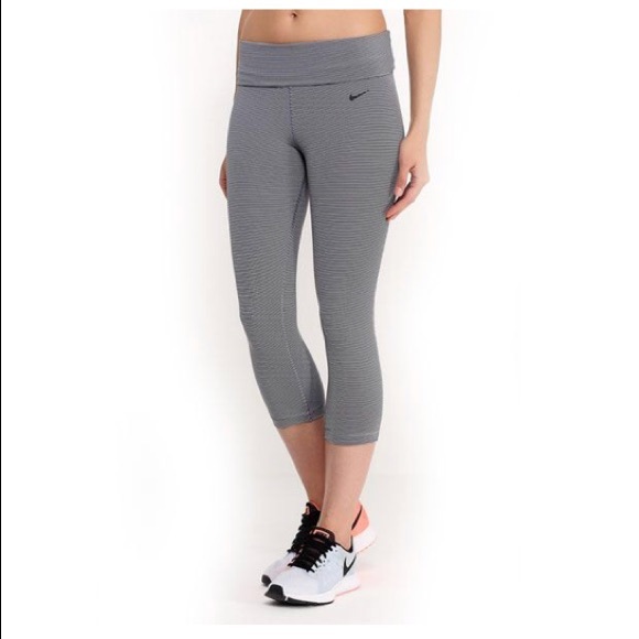 Nike Pants - Nike pro collection legend 2.0 running crop Capri